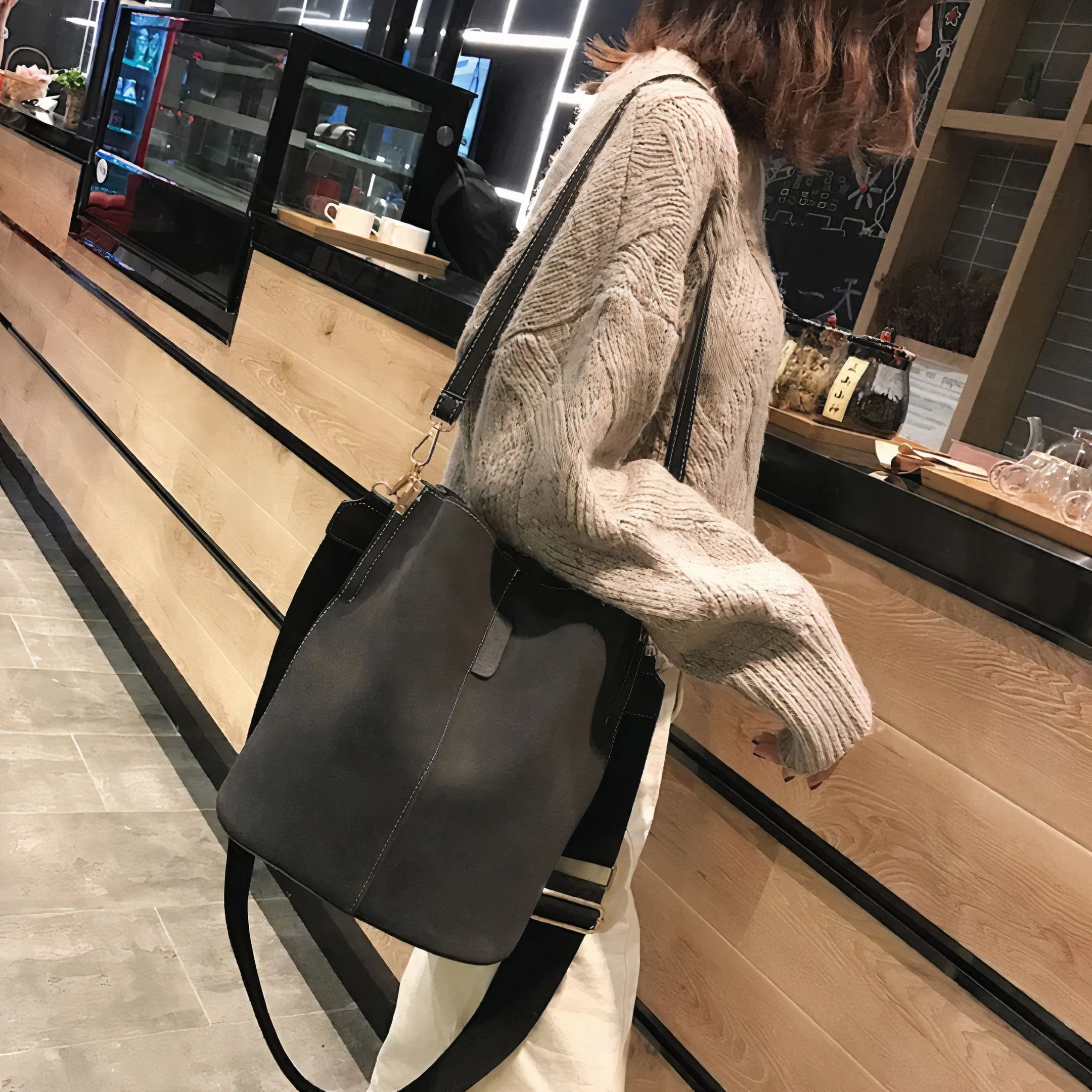 Blake Shoulder Bag -Black Buy 1 get 1 free wallets