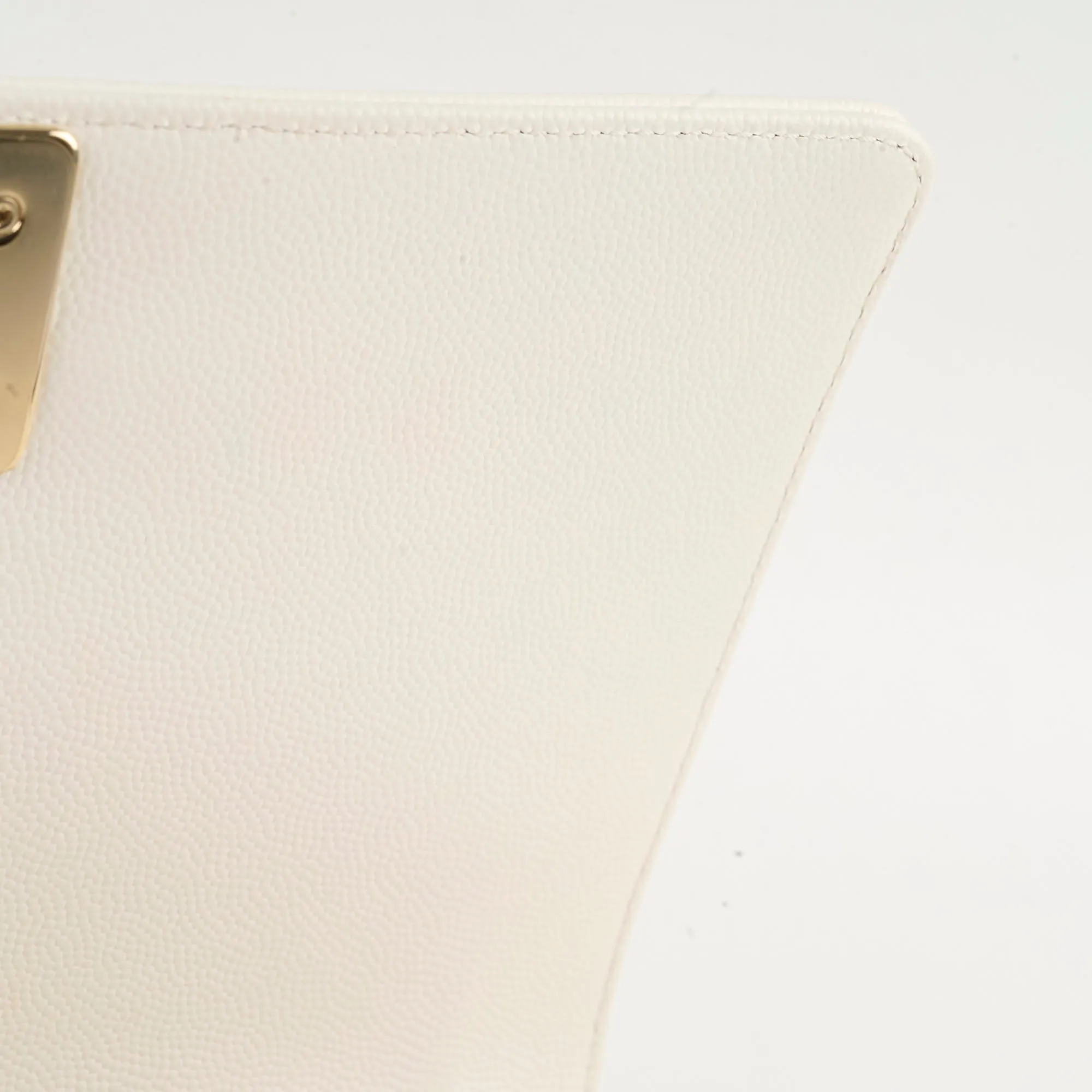 Chanel Boy Old Medium White Caviar (microchip)