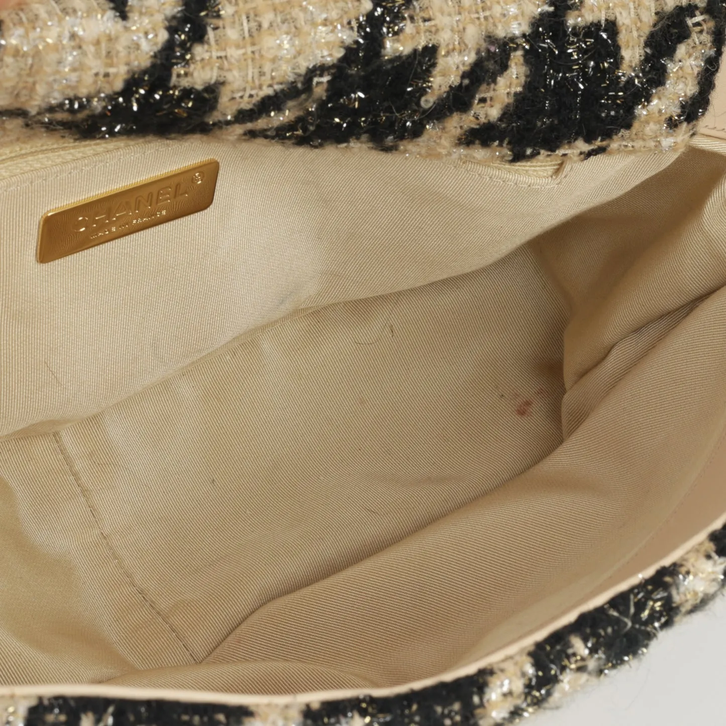 Chanel - Chanel 19 Large Flap Bag - Beige/Black Houndstooth Tweed MHW - Pre-Loved