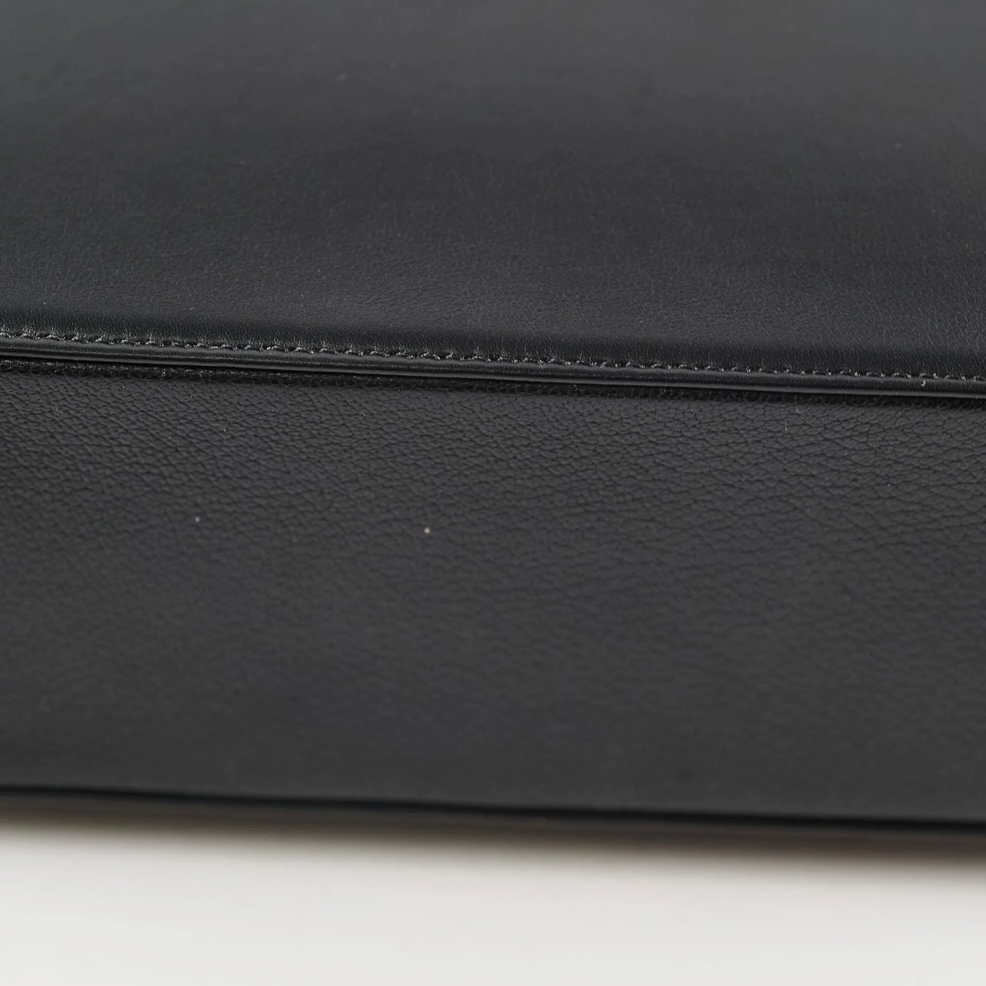 Chanel vanity quited CC black