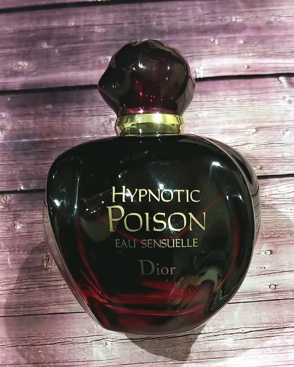 Dior HYPNOTIC POISON EAU SENSUELLE floral-perfume-women-glass