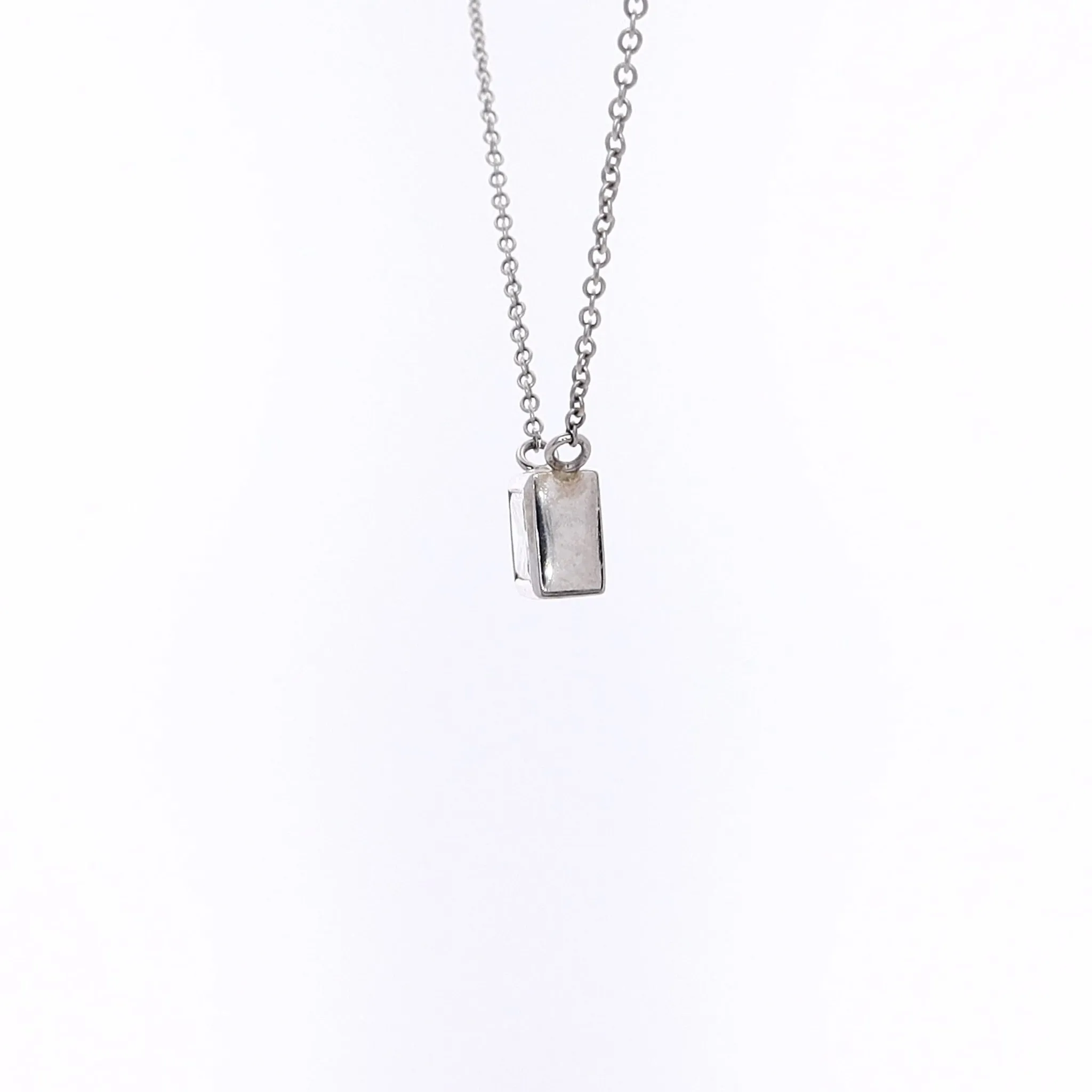 Estate 18 Karat White Gold Solitaire Diamond Pendant Necklace