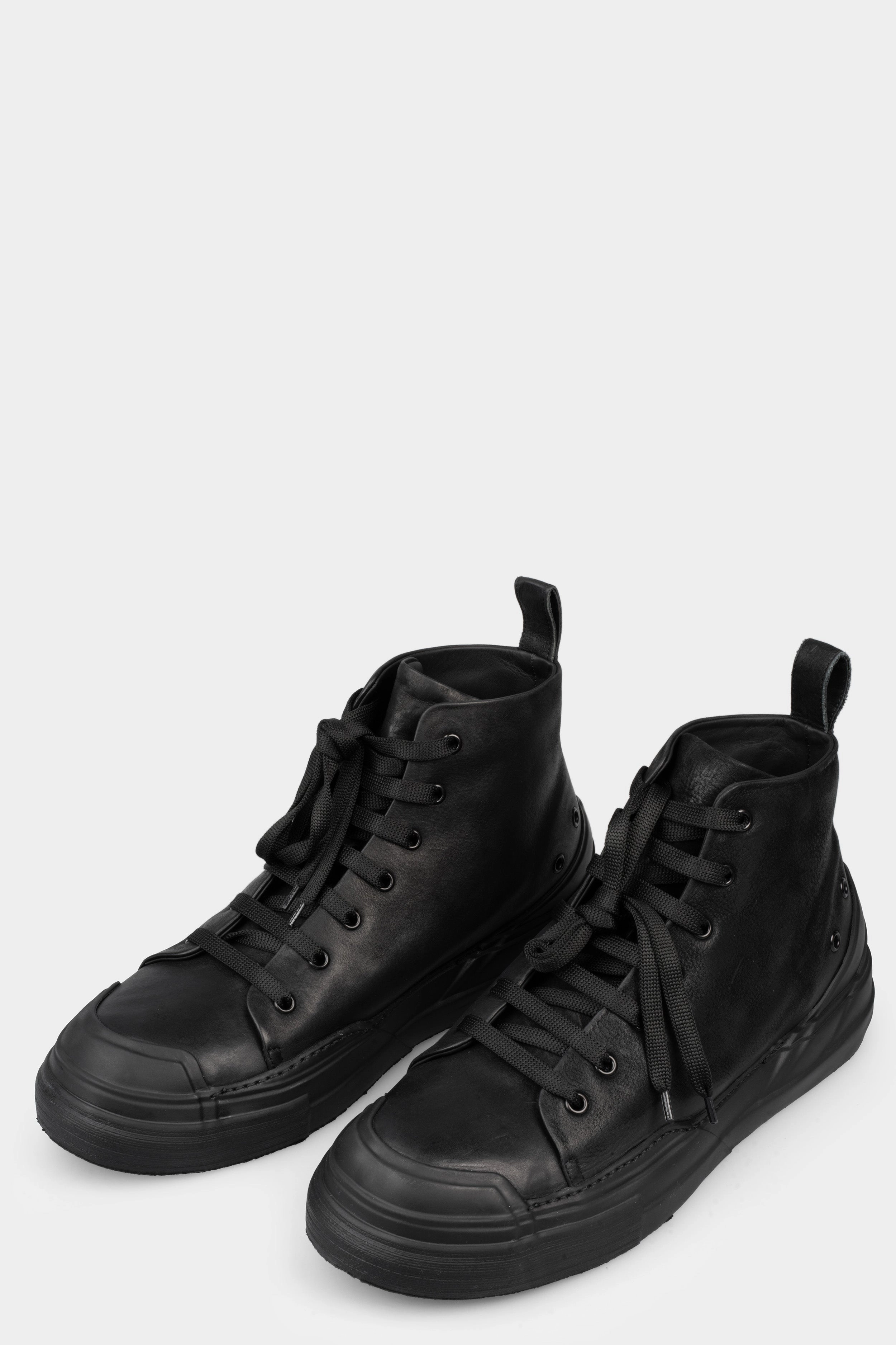 High top laced leather sneakers