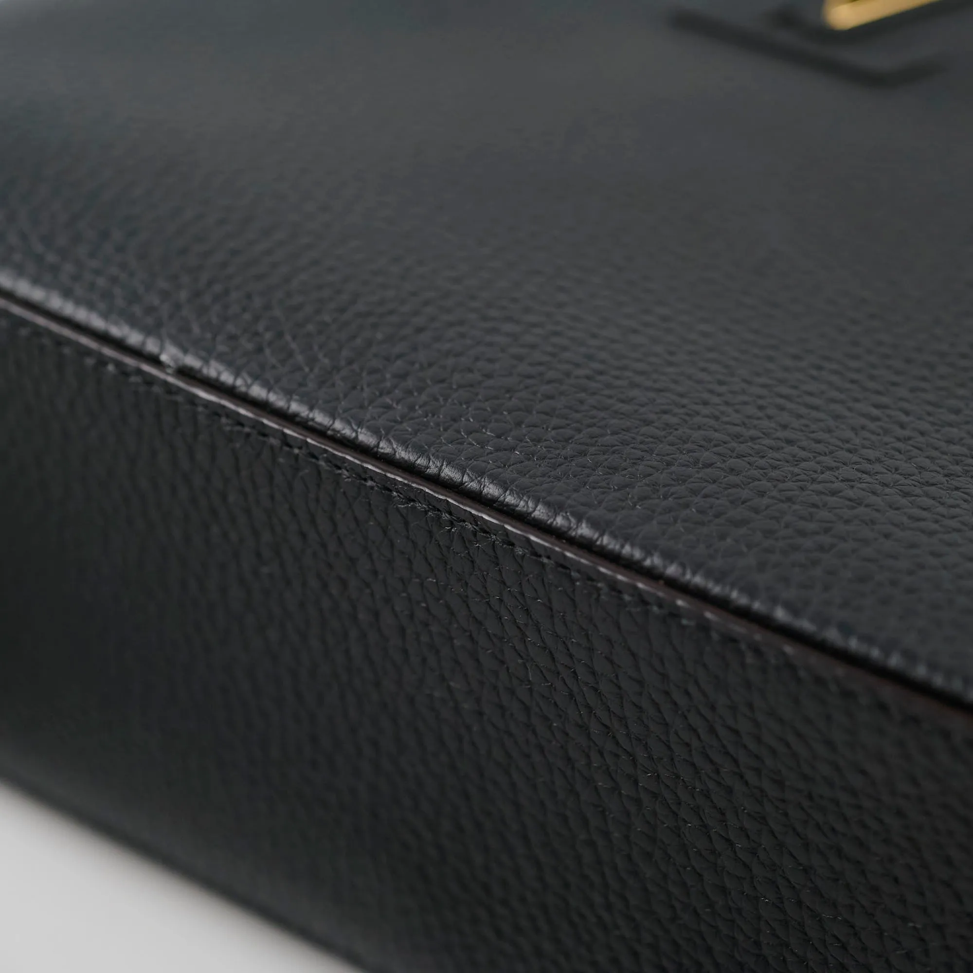 Louis Vuitton Capucines BB Black