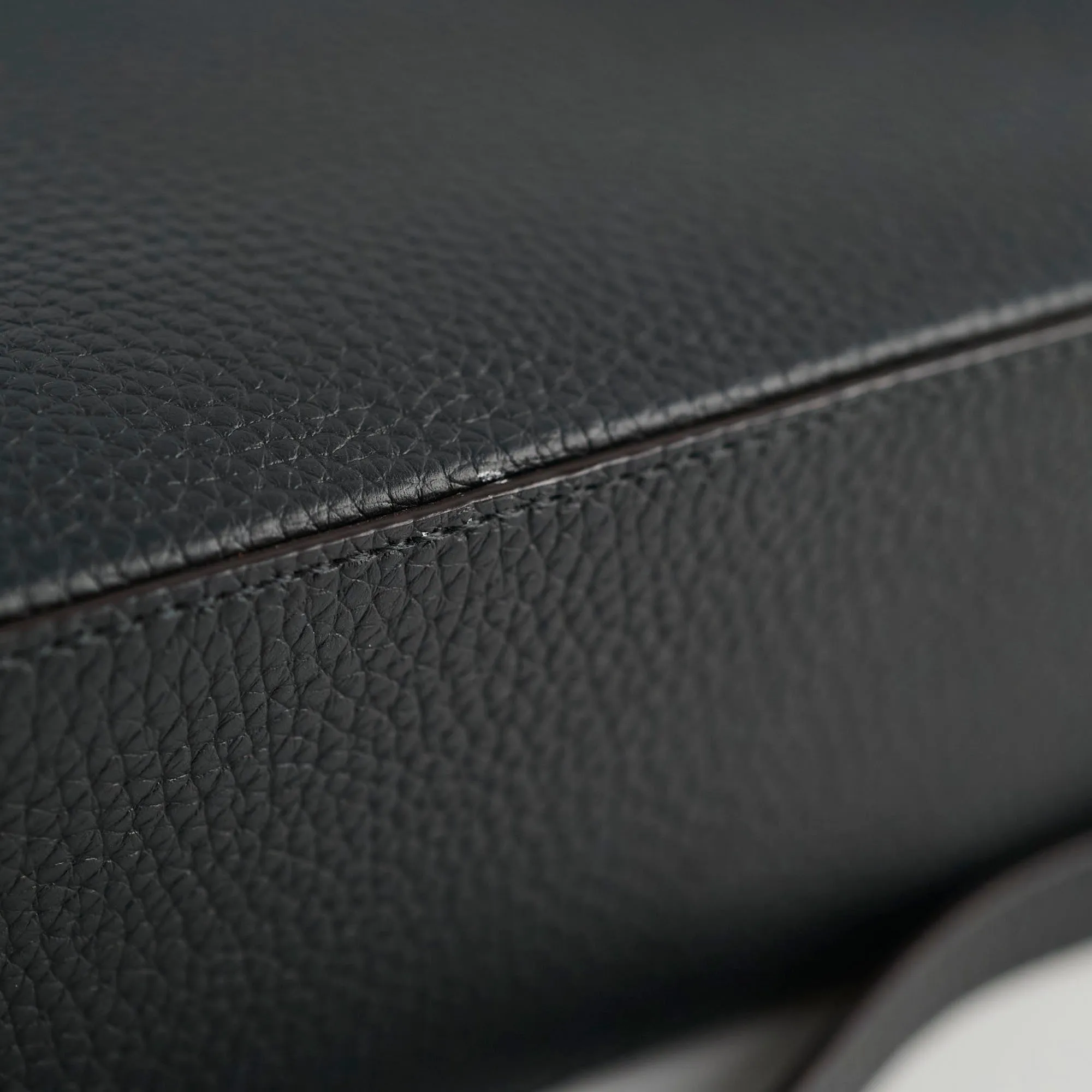 Louis Vuitton Capucines BB Black