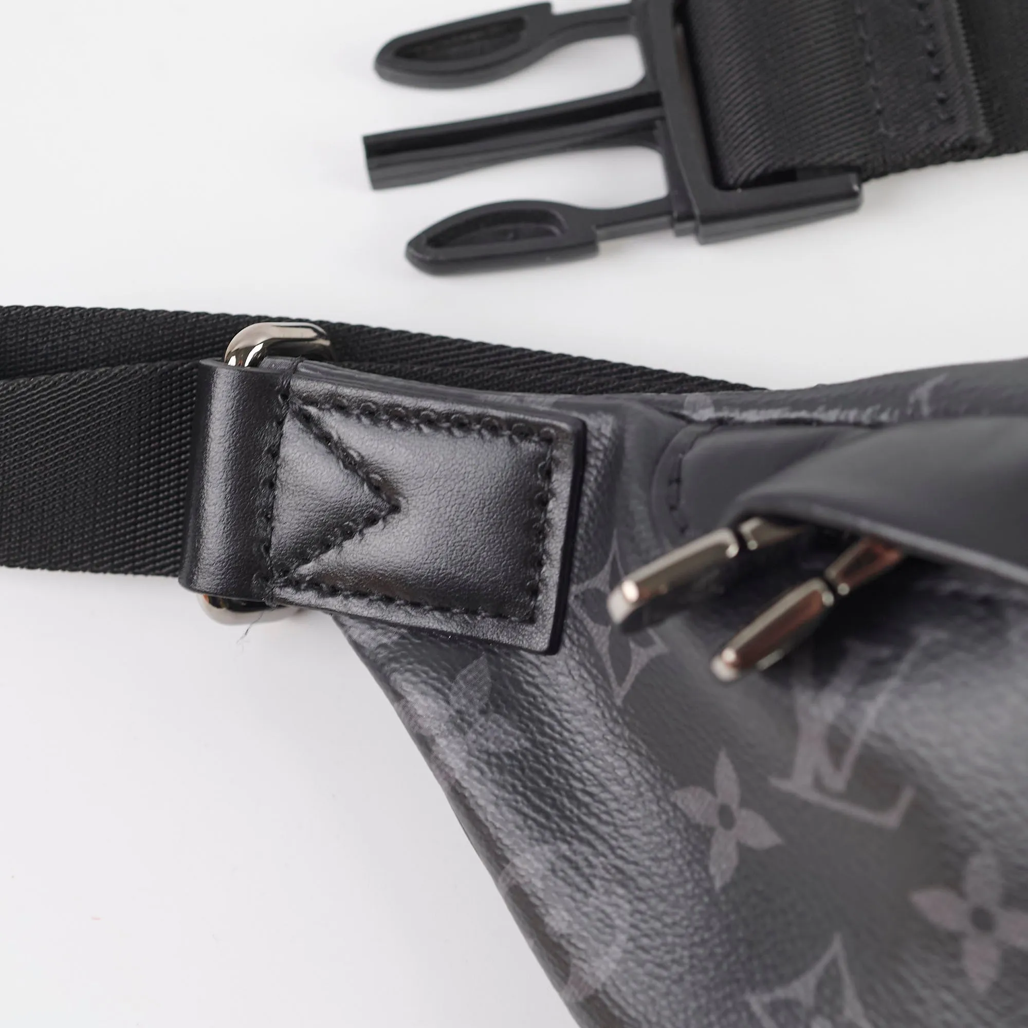 Louis Vuitton Discovery Bumbag PM Monogram Eclipse