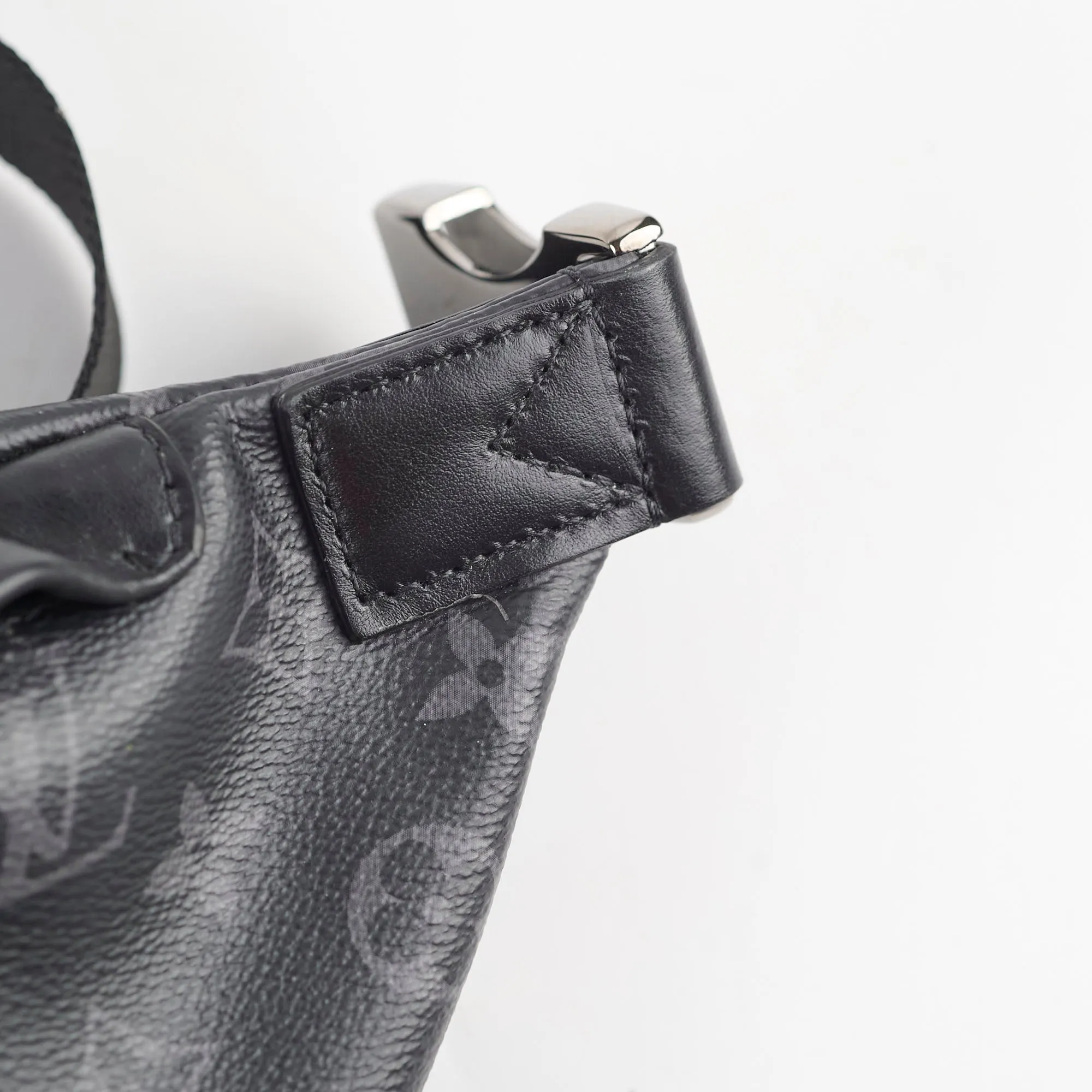 Louis Vuitton Discovery Bumbag PM Monogram Eclipse