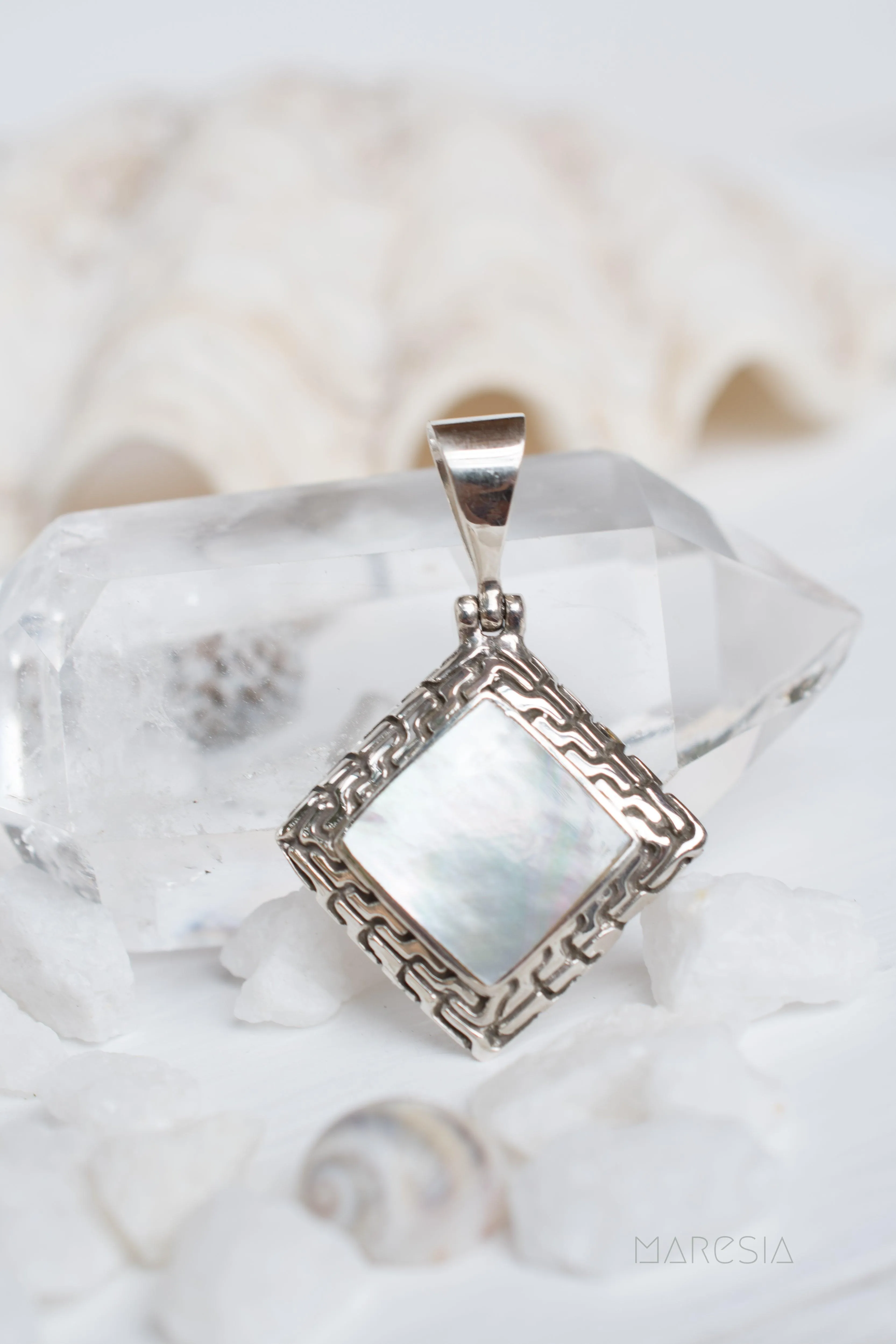 Pendant ~ Abalone or Mother of Pearl ~ Sterling Silver 925 ~SMP008