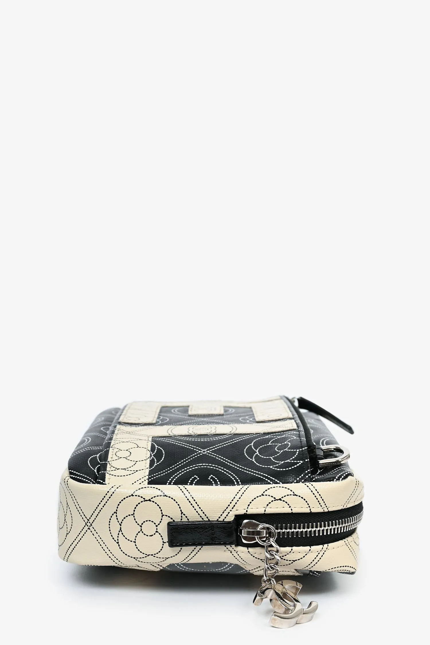 Pre-Loved Chanel? 2017/18 Black/White Coated Canvas Camellia Logo Camera Bag with Strap
