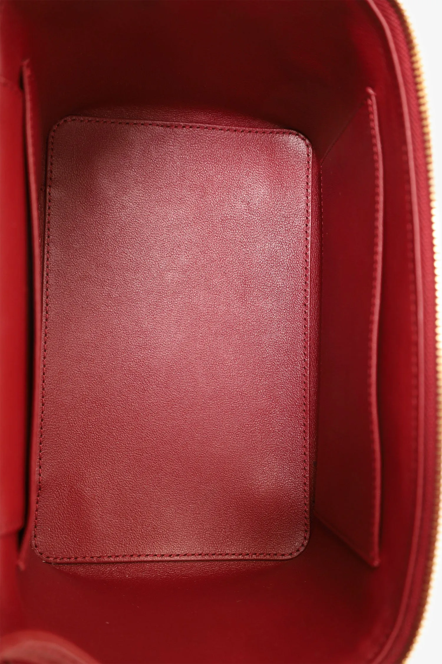 Pre-Loved Chanel? 2018 Red Lambskin Knock On Wood Vanity Case