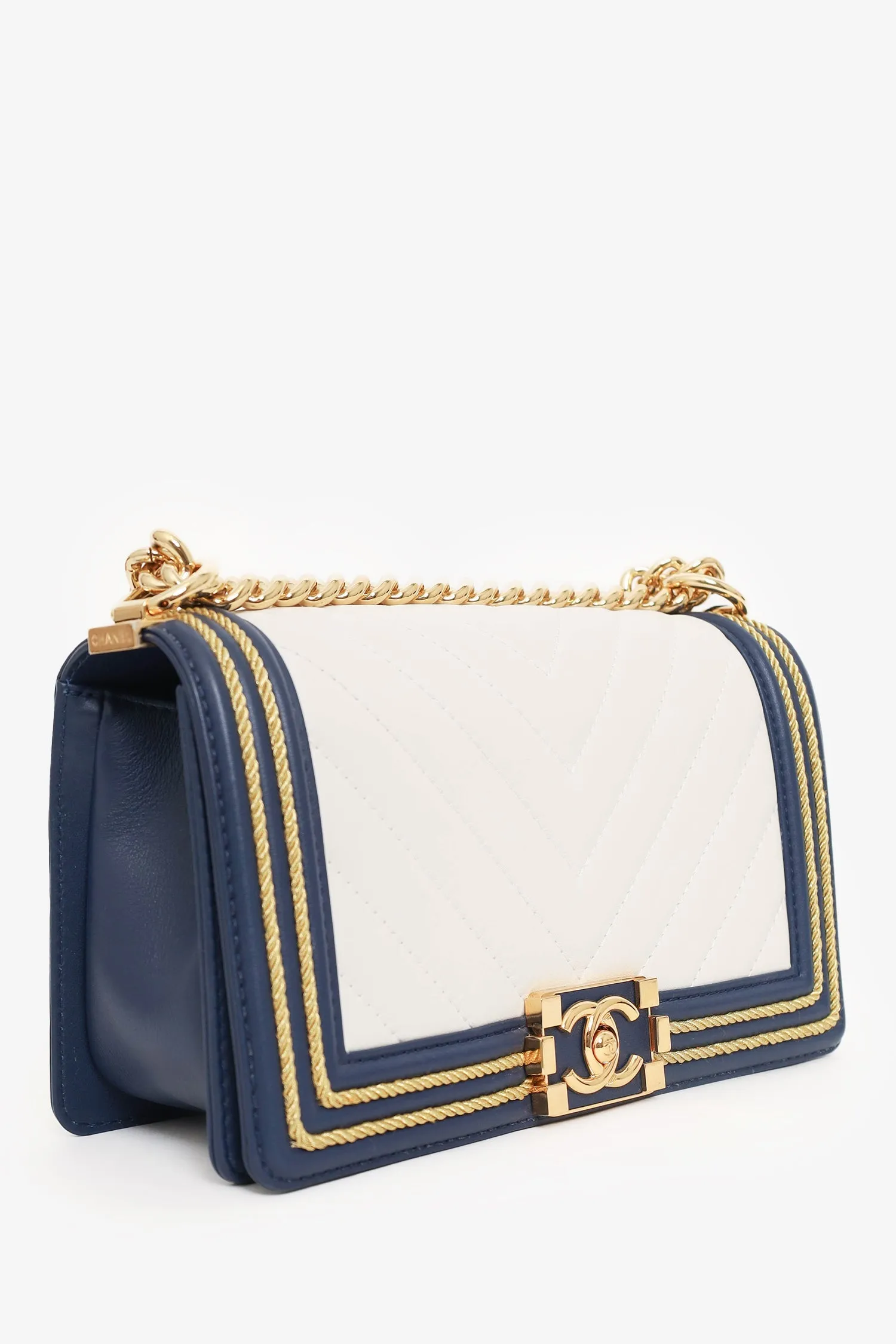 Pre-loved Chanel? 2018/19 White/Navy Calfskin Chevron Quilted Braided Medium Boy Bag