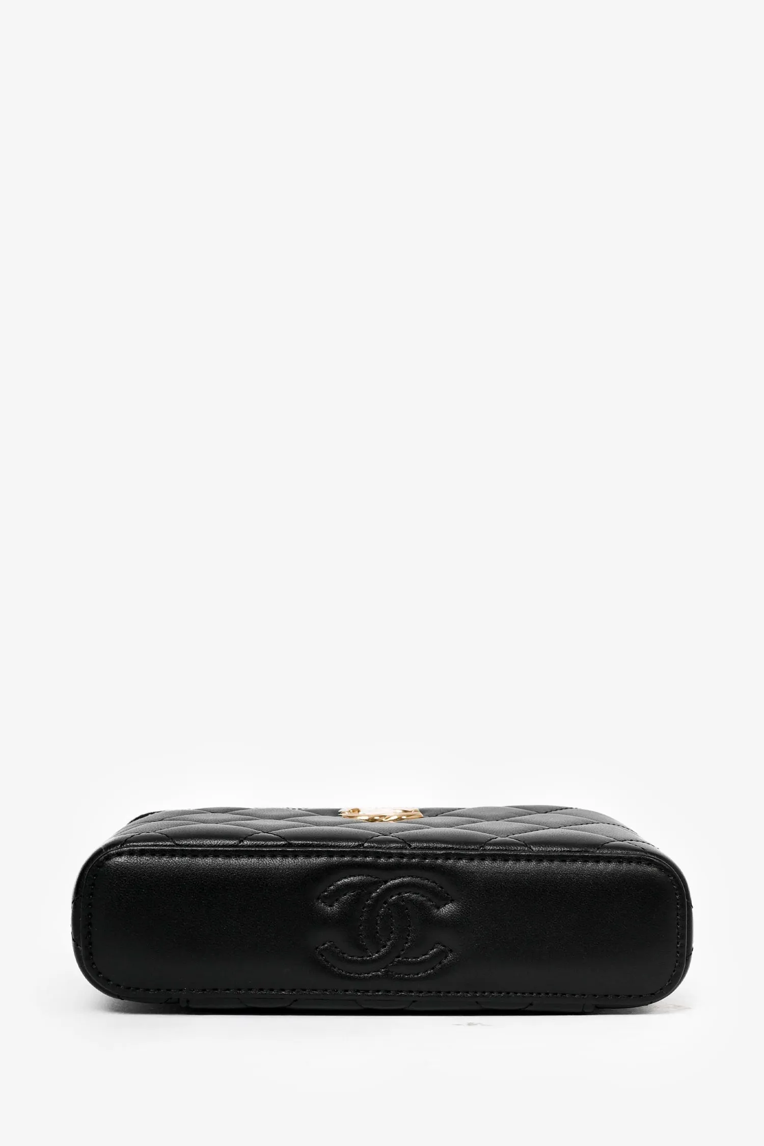 Pre-Loved Chanel? 2023 Black Lambskin Pearl CC Vanity Top Handle