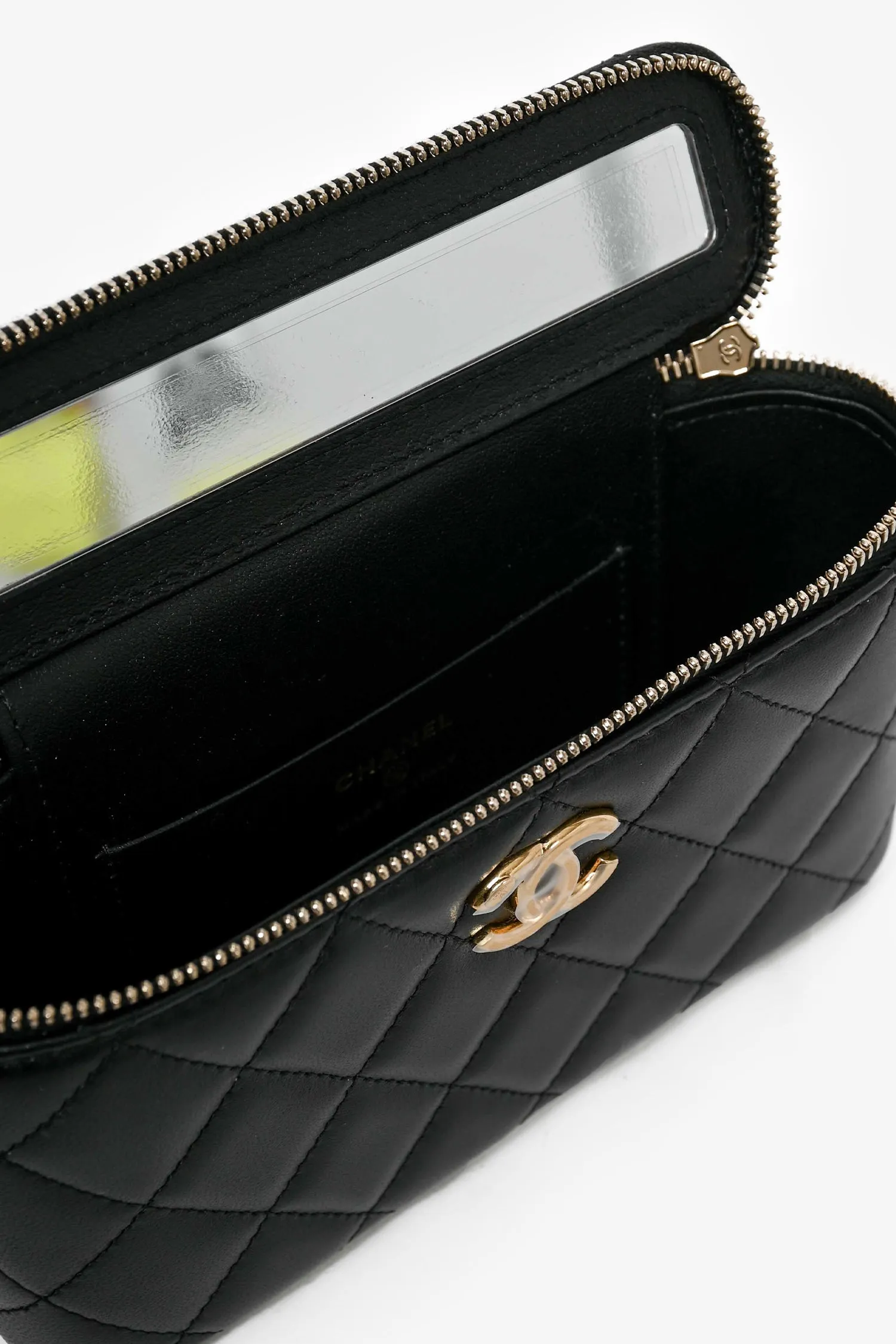 Pre-Loved Chanel? 2023 Black Lambskin Pearl CC Vanity Top Handle