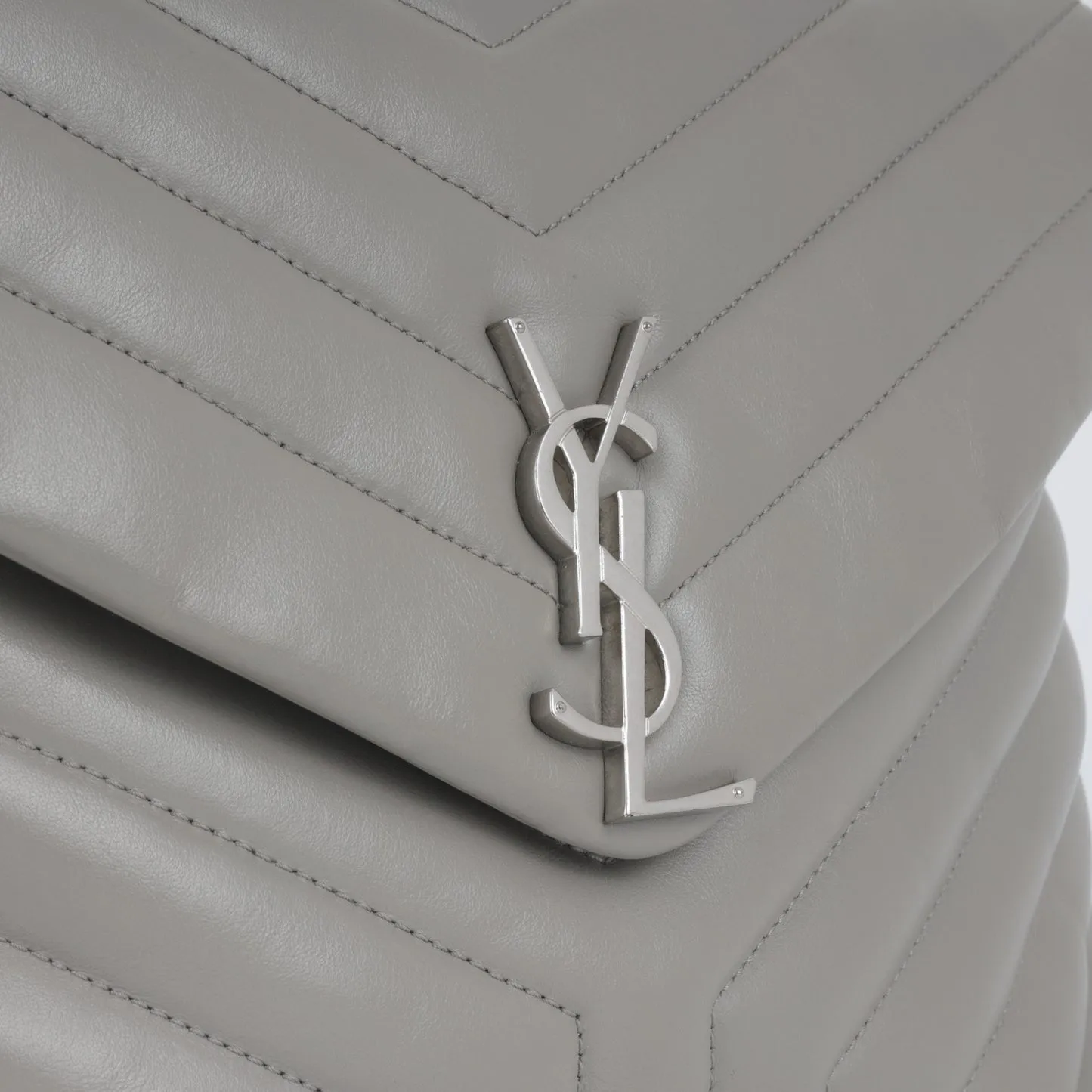 Saint Laurent Saint Laurent - Medium Loulou Bag - Grey Calfskin SHW - pre-loved