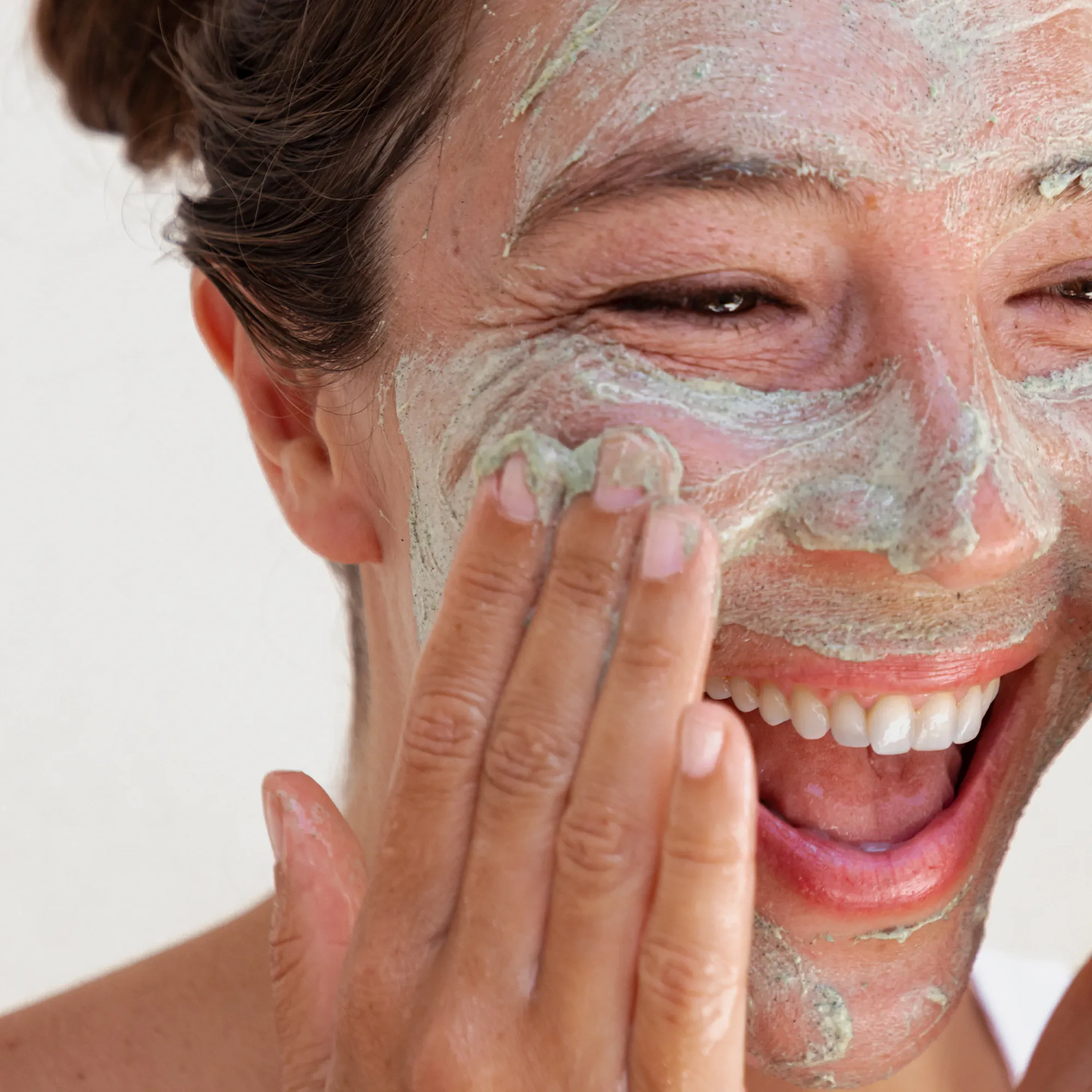 a tinted moisturizer,bubble moisturizer