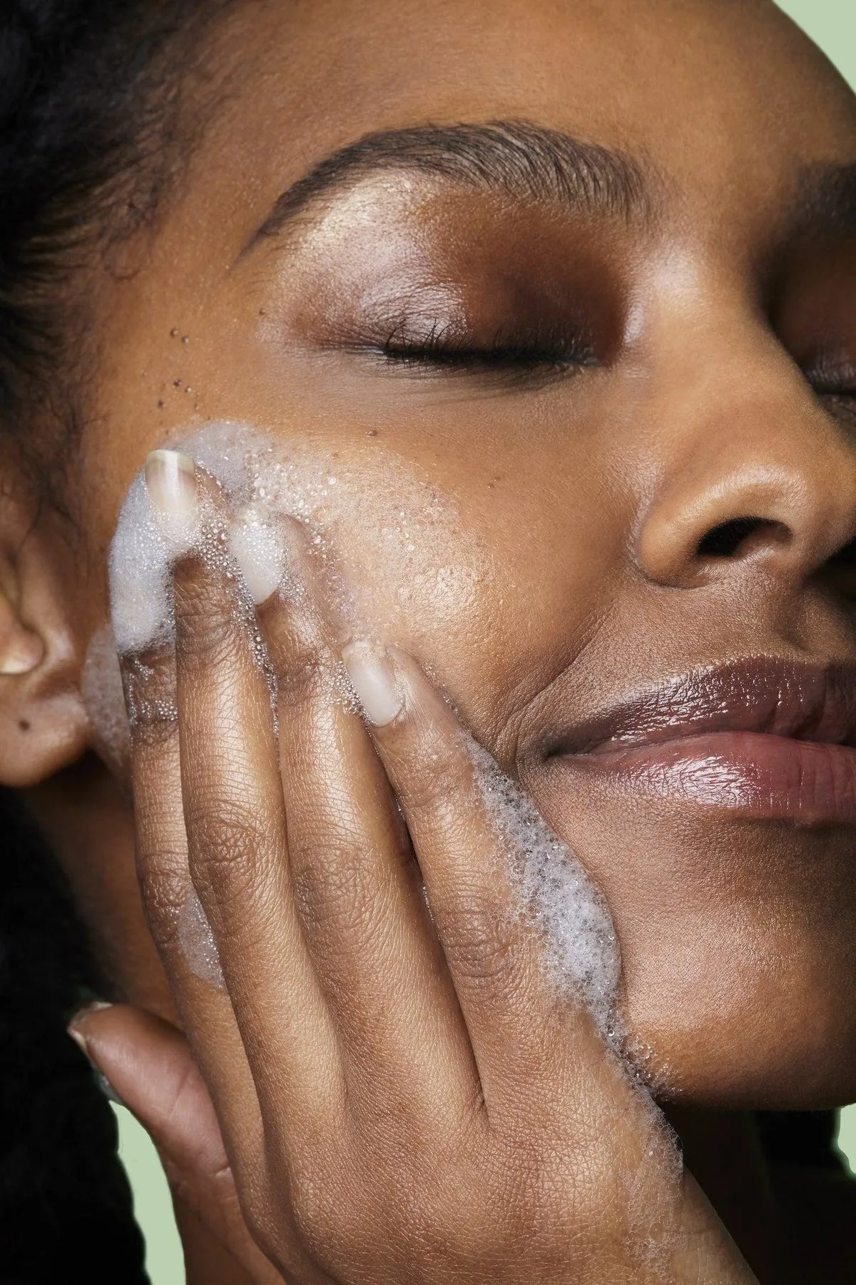 a tinted moisturizer,bubble moisturizer