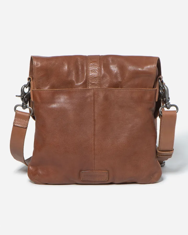 STITCH & HIDE WASHED LEATHER BERLIN REPORTER/SHOULDER BAG SADDLE BROWN -                                                                                             REE WALLET POUCH
