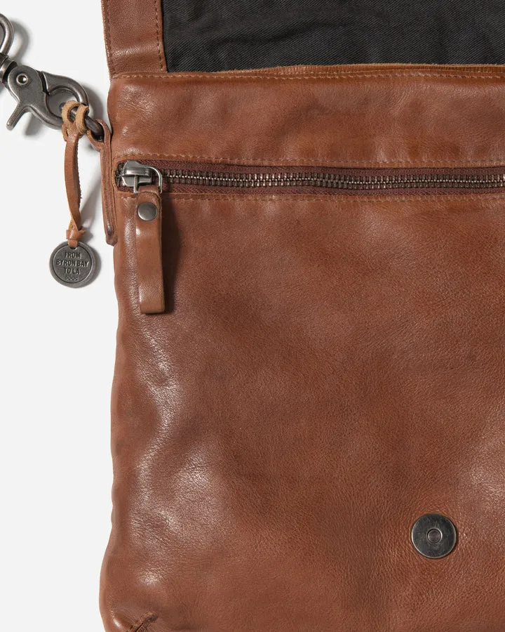 STITCH & HIDE WASHED LEATHER BERLIN REPORTER/SHOULDER BAG SADDLE BROWN -                                                                                             REE WALLET POUCH