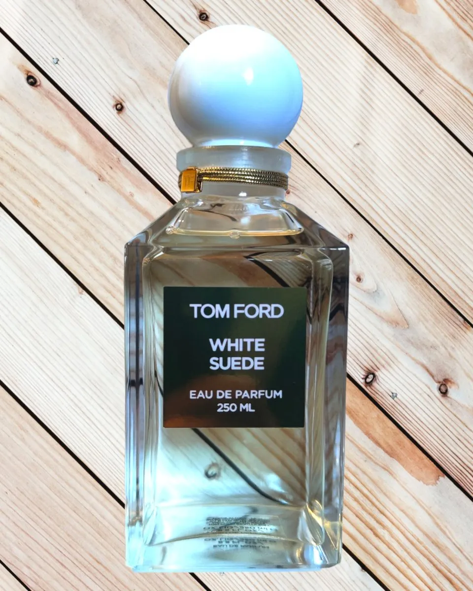 Tom Ford WHITE SUEDE luxury-women-spray-perfume