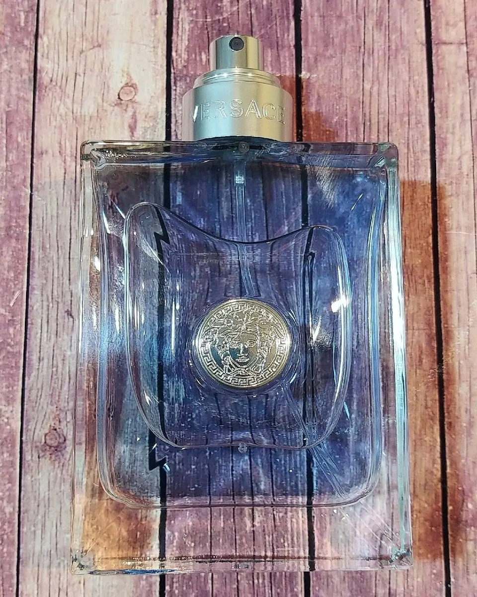 Versace POUR HOMME woody-spice-perfume-for-him