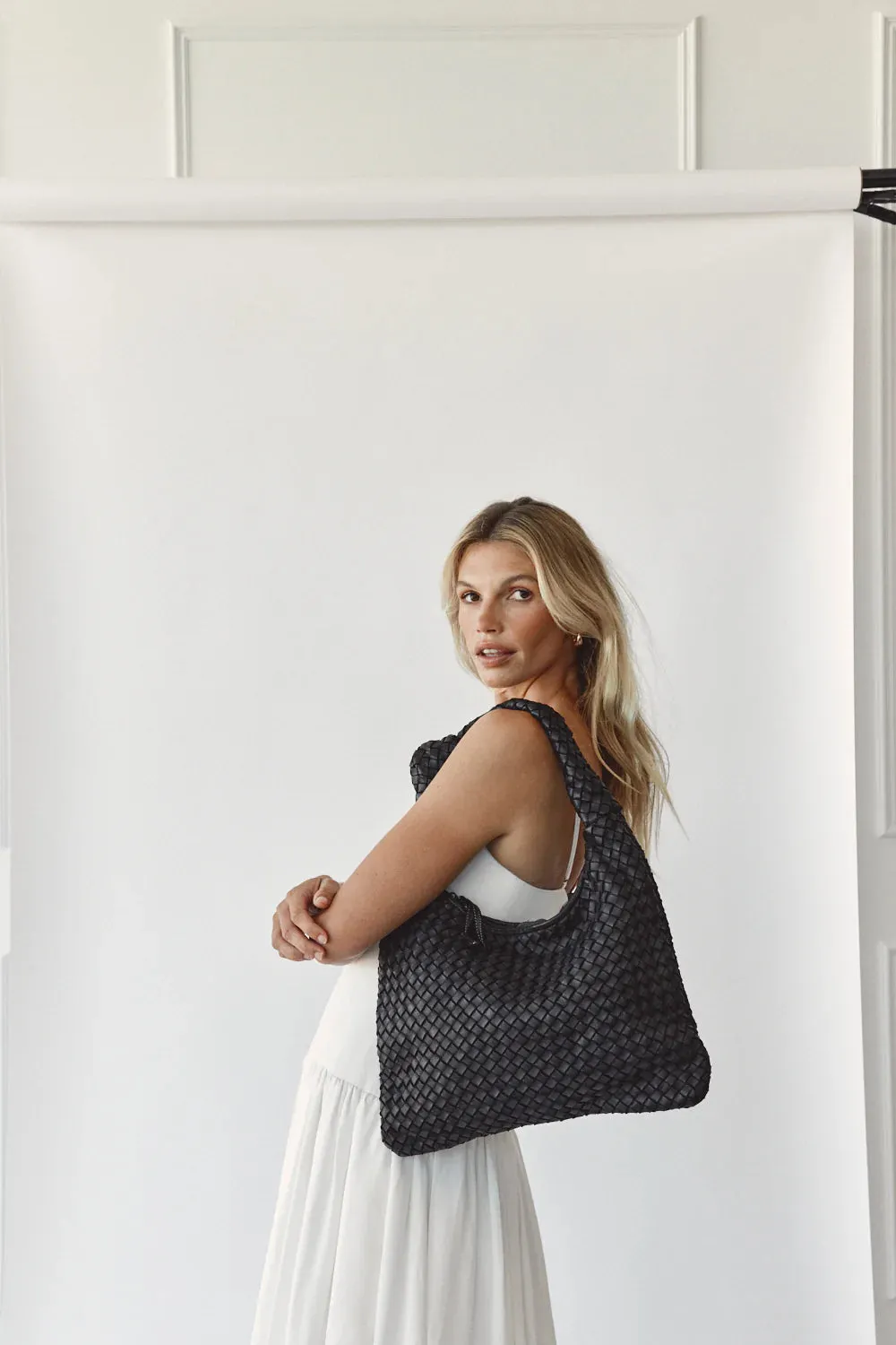 Vestirsi Hailey Woven Hobo Black