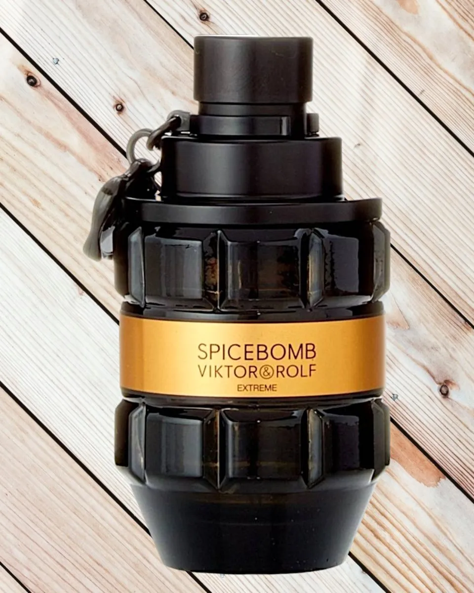 Viktor & Rolf SPICEBOMB EXTREME woody-spice-perfume-for-him
