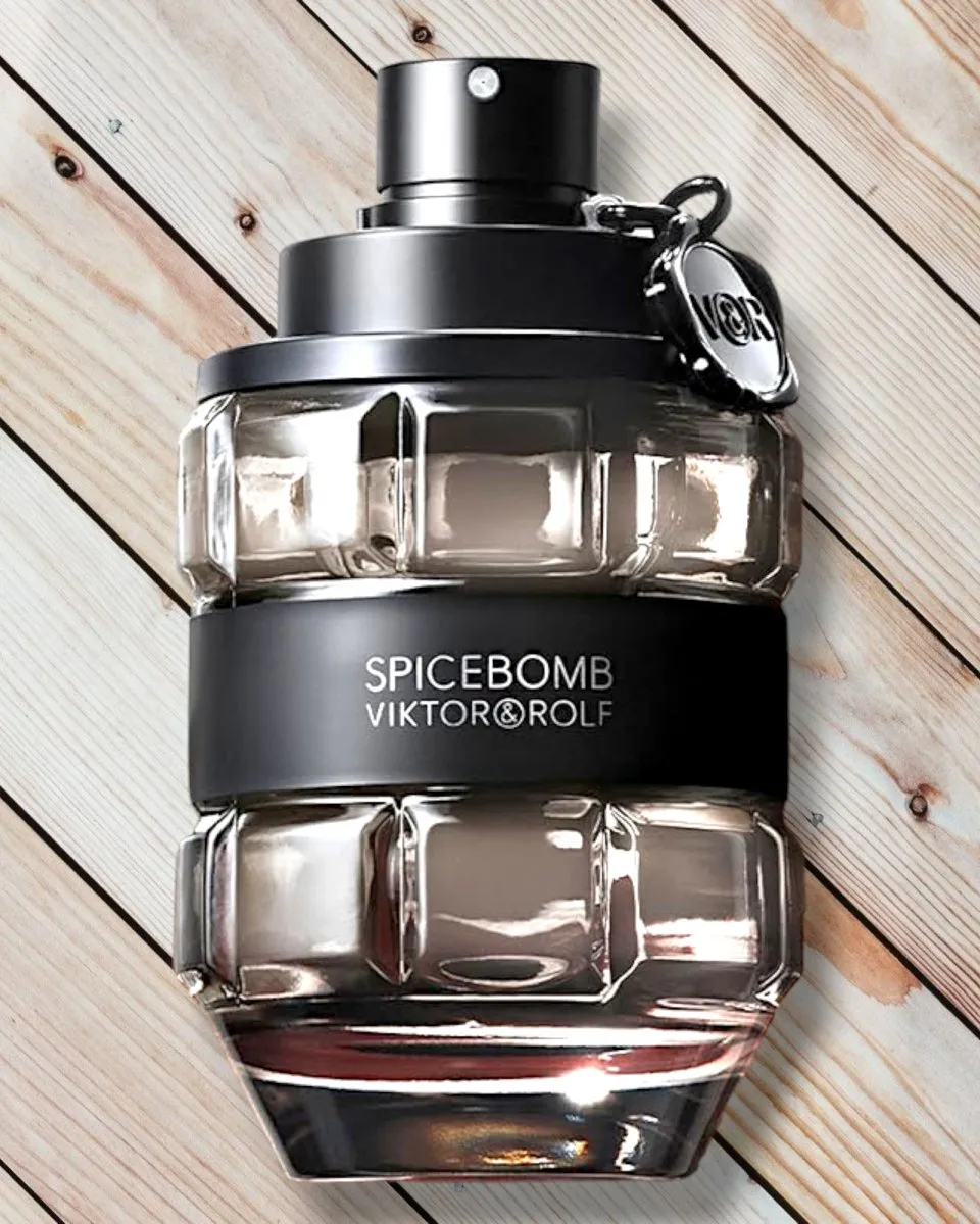 Viktor & Rolf SPICEBOMB woody-spice-perfume-for-him