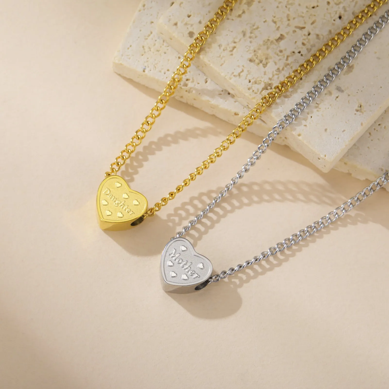 Wholesale Cross-border hot-selling stainless steel cut titanium steel love necklace