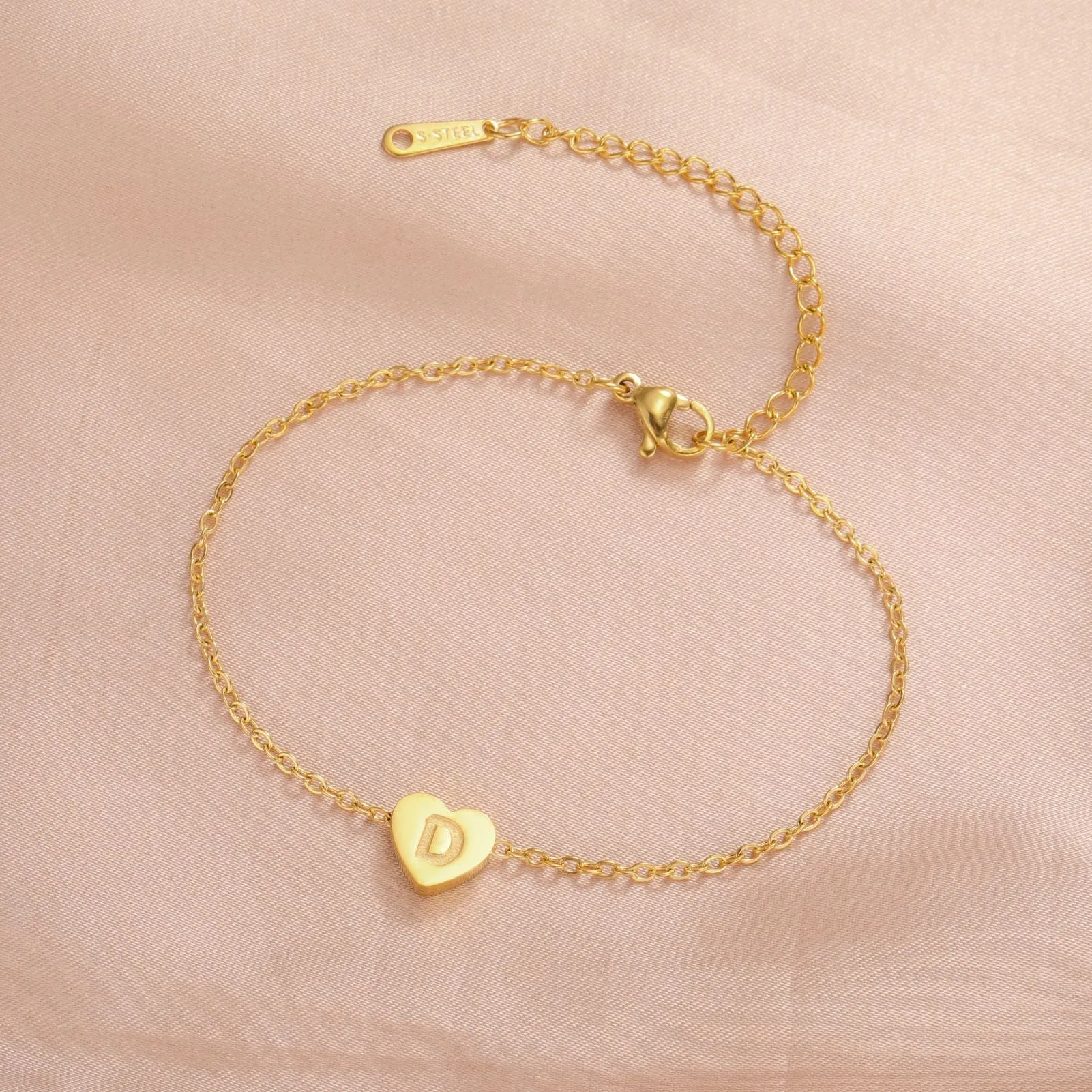 Wholesale Fashionable 26 English letters with heart-shaped stainless steel bracelet light_wish_jewels