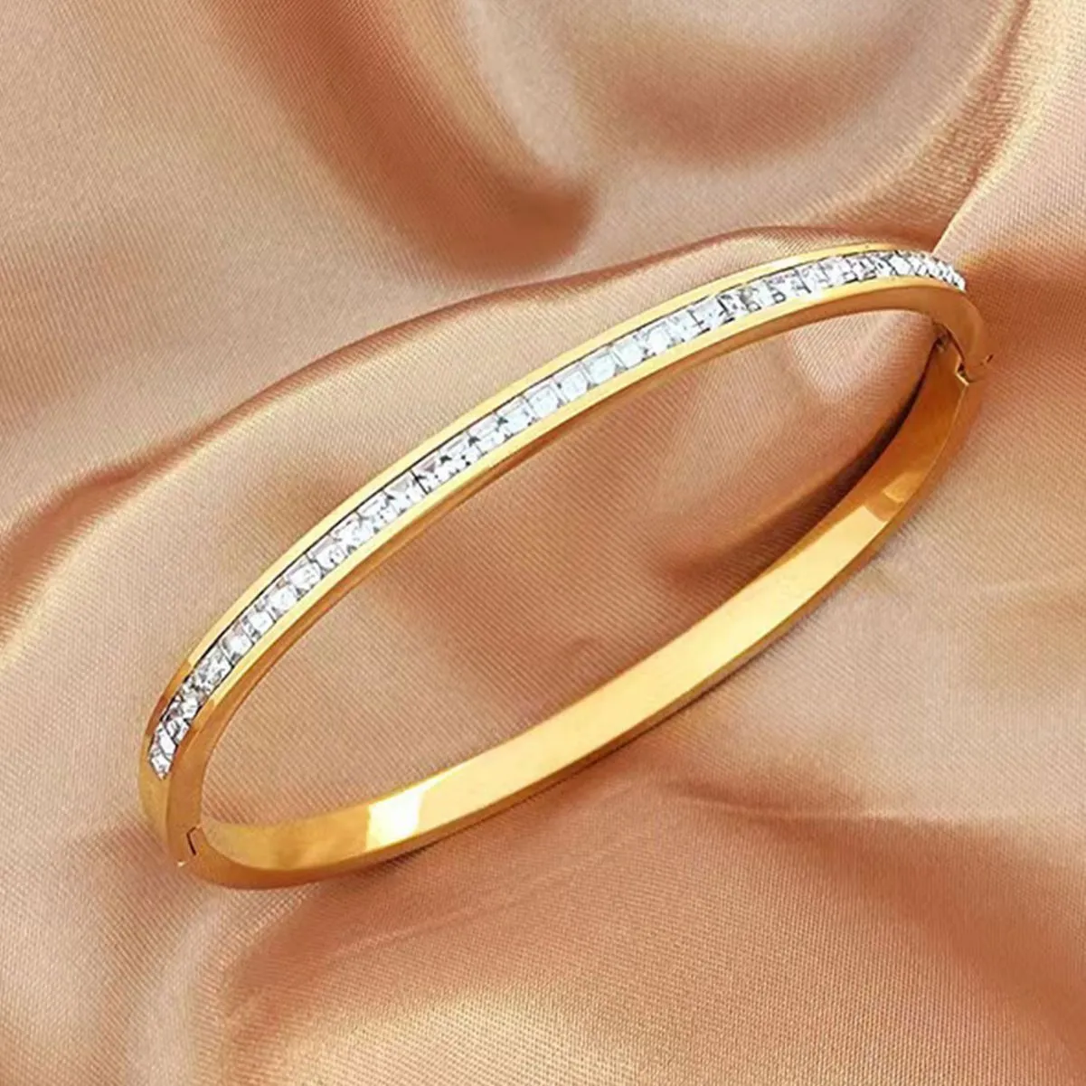 Wholesale Genuine Gold Electroplated High-end Feel Without Fading, Exquisite and Generous Stainless Steel Bracelet light_wish_jewels