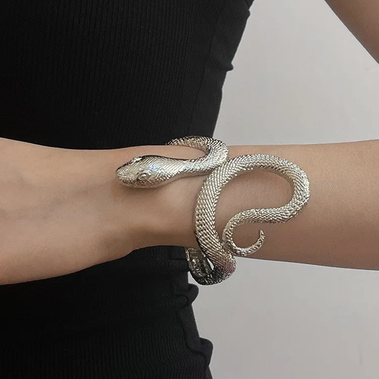 Wholesale Niche designer retro metal snake-shaped open self-discipline bracelet for men and women, high-end exquisite plain ring Bracelet light_wish_jewels