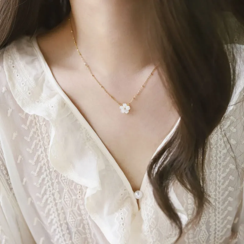 Wholesale Non Fading White Shell Peach Blossom Beautiful Flower Titanium Steel Collarbone Chain Temperament Light Luxury Versatile Necklaces