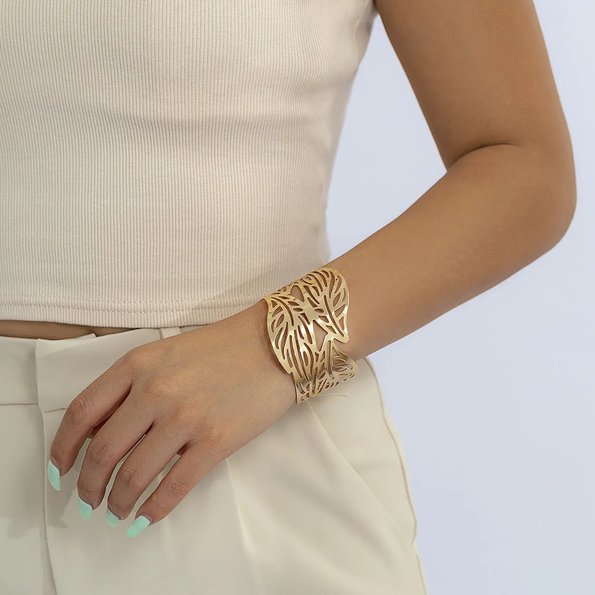 Wholesale Simple design sense open smooth hollow leaf bracelet
