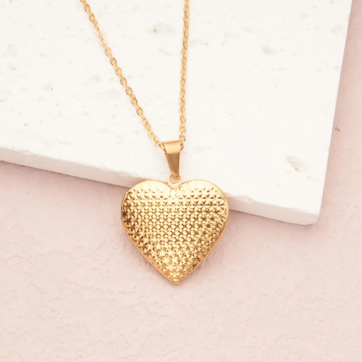 Wholesale Stainless Steel Necklace Gold Heart Pattern Frame Box Pendant O-Chain