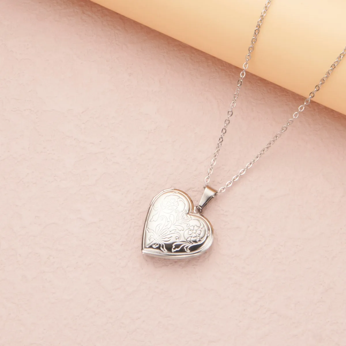 Wholesale Stainless Steel Necklace Gold Heart Pattern Frame Box Pendant O-Chain