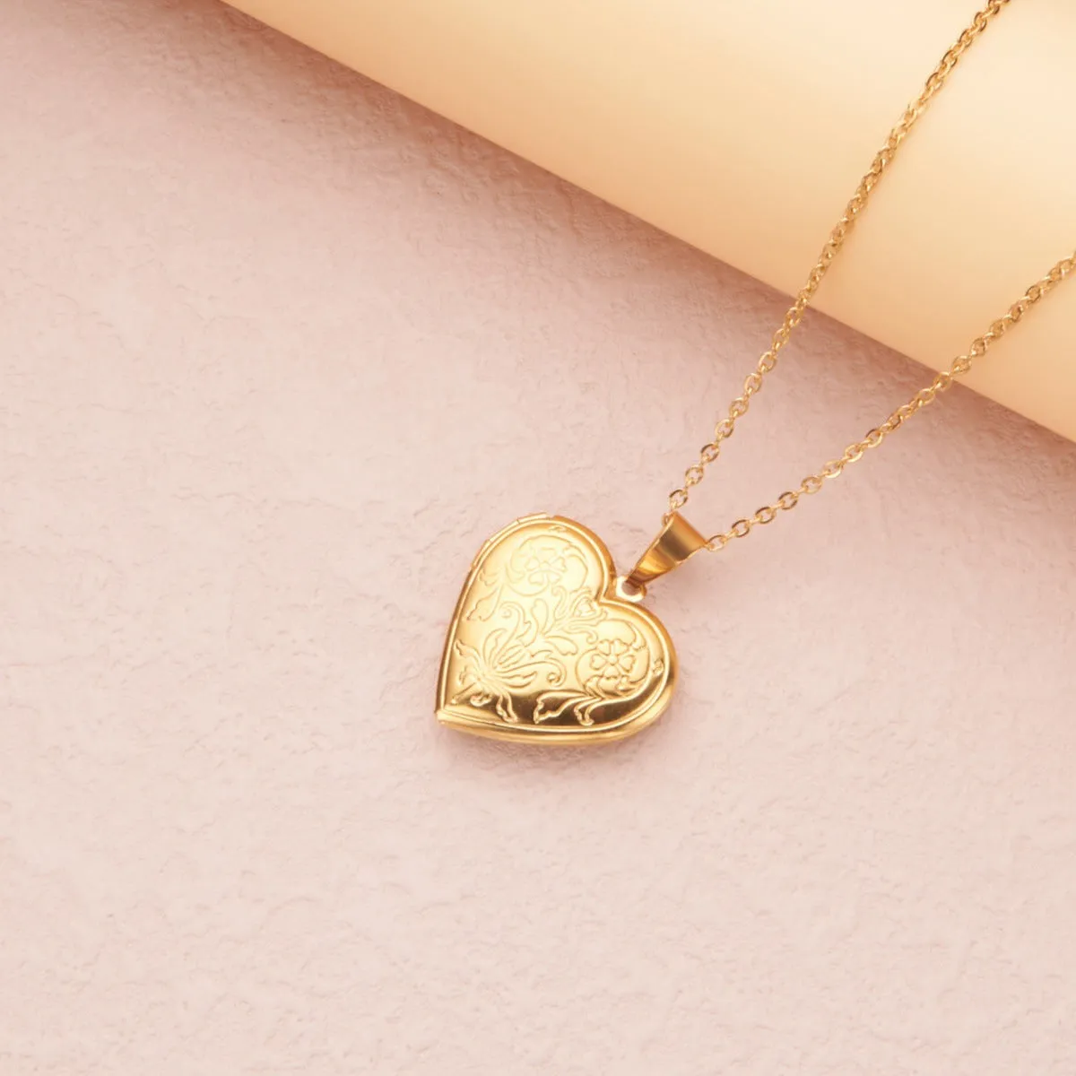 Wholesale Stainless Steel Necklace Gold Heart Pattern Frame Box Pendant O-Chain