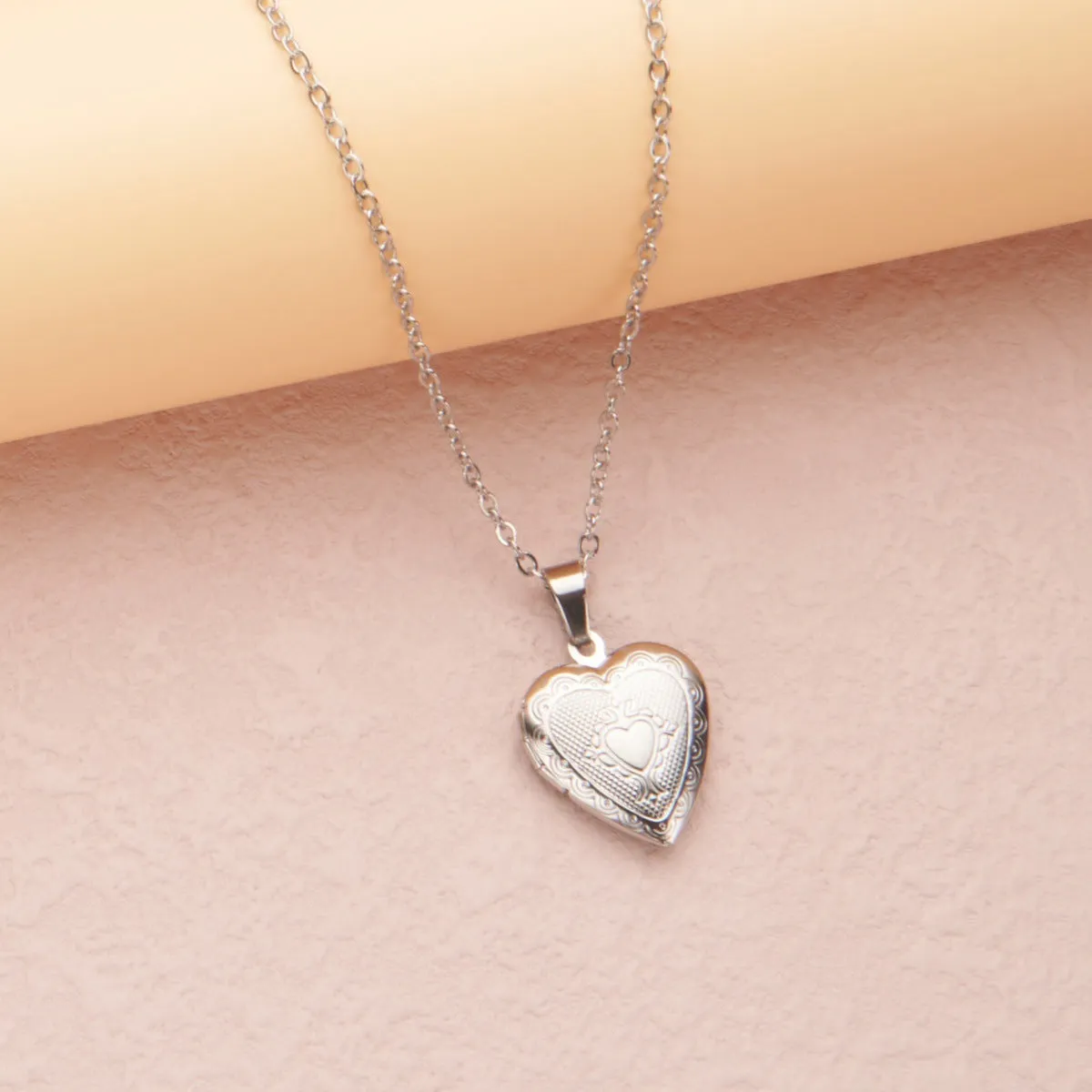 Wholesale Stainless Steel Necklace Gold Heart Pattern Frame Box Pendant O-Chain