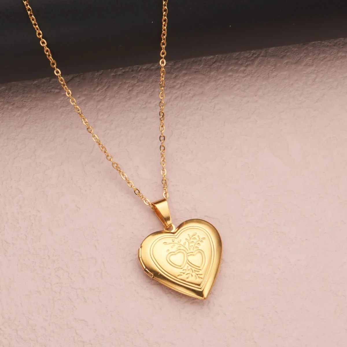 Wholesale Stainless Steel Necklace Gold Heart Pattern Frame Box Pendant O-Chain