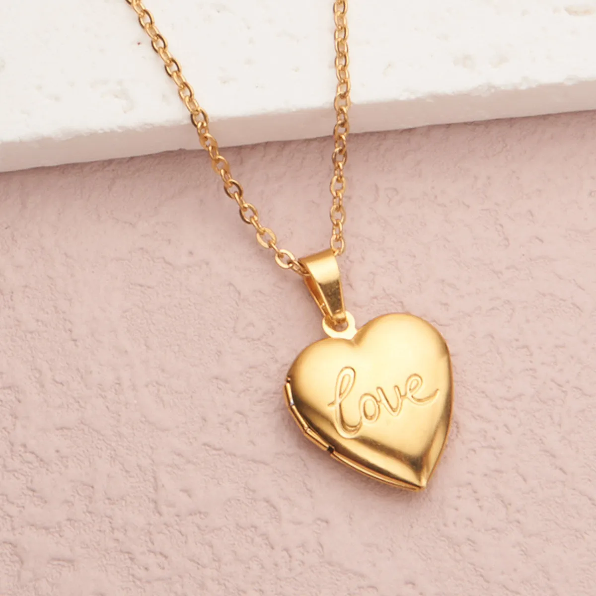 Wholesale Stainless Steel Necklace Gold Heart Pattern Frame Box Pendant O-Chain