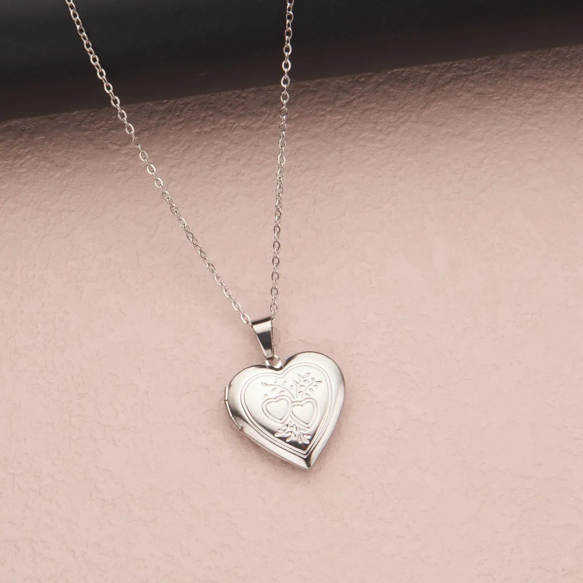 Wholesale Stainless Steel Necklace Gold Heart Pattern Frame Box Pendant O-Chain