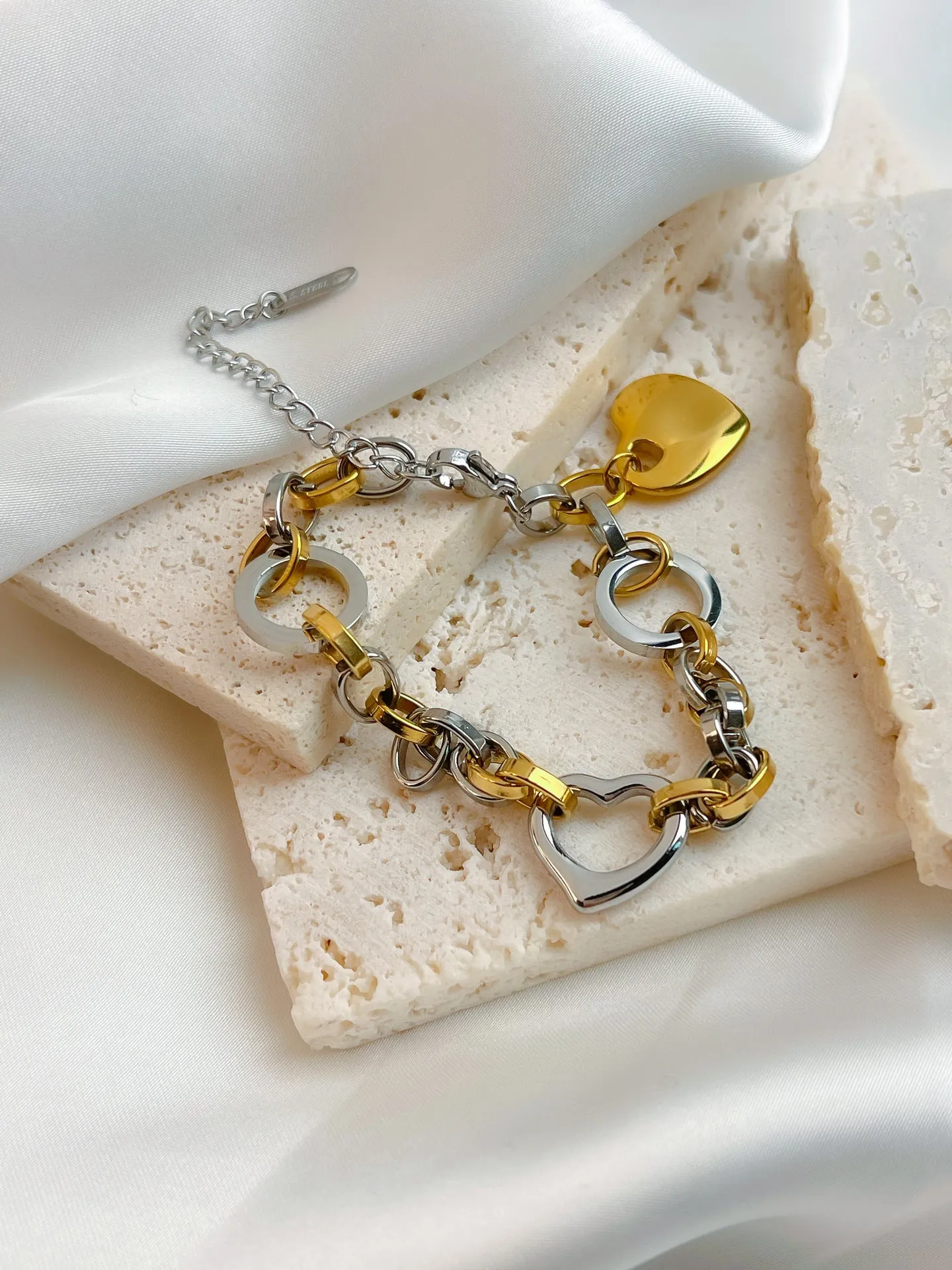 Wholesale Titanium steel gold-plated two-color hollow peach heart chain light_wish_jewels