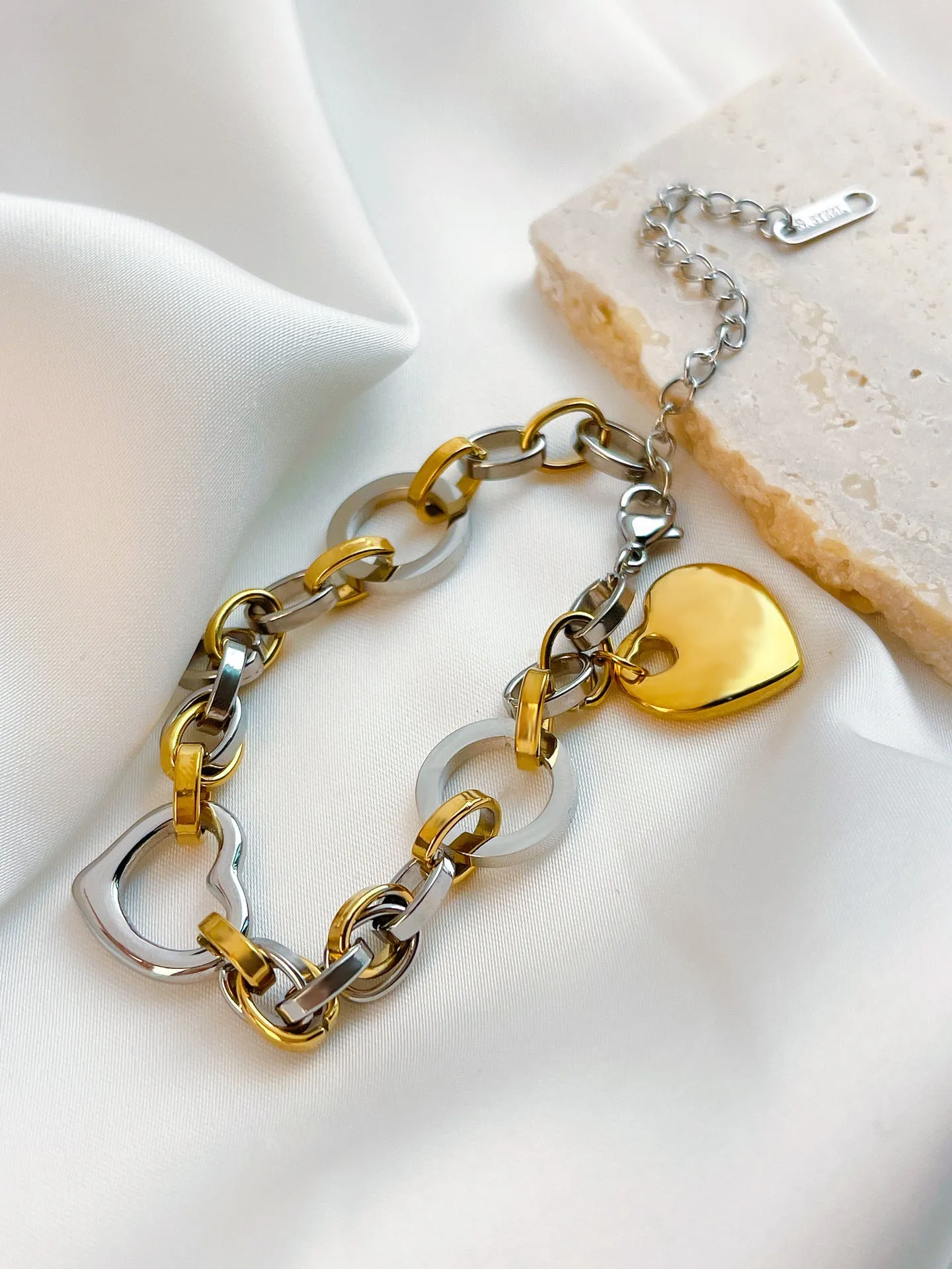 Wholesale Titanium steel gold-plated two-color hollow peach heart chain