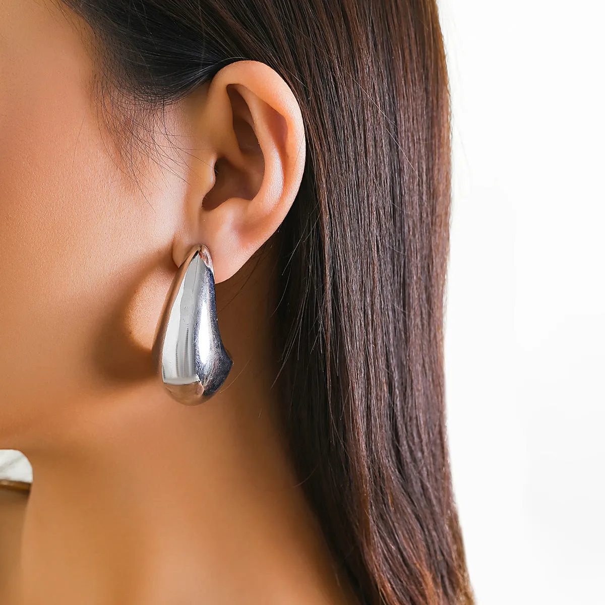 Wholesale Vintage Comma Teardrop Glossy Alloy Earrings