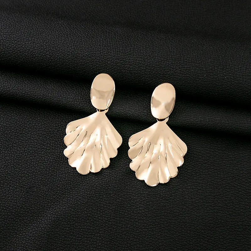 Wholesale Vintage Exaggerated Gold Leaf Iron Earrings