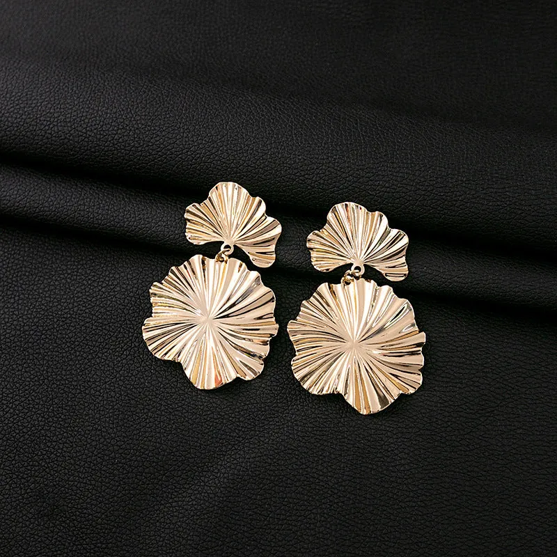 Wholesale Vintage Exaggerated Gold Leaf Iron Earrings