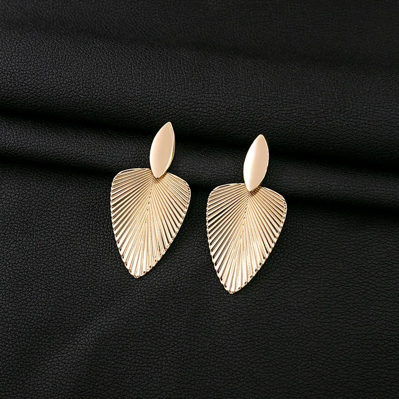Wholesale Vintage Exaggerated Gold Leaf Iron Earrings