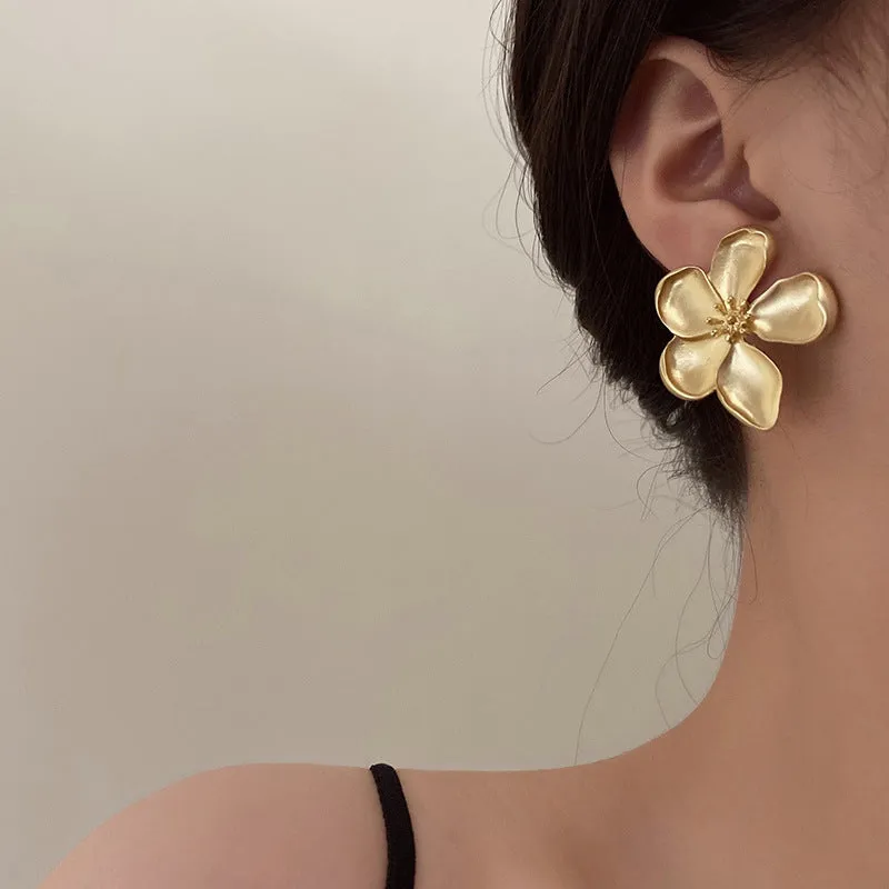 Wholesale Vintage Romantic Flower Metal Earrings