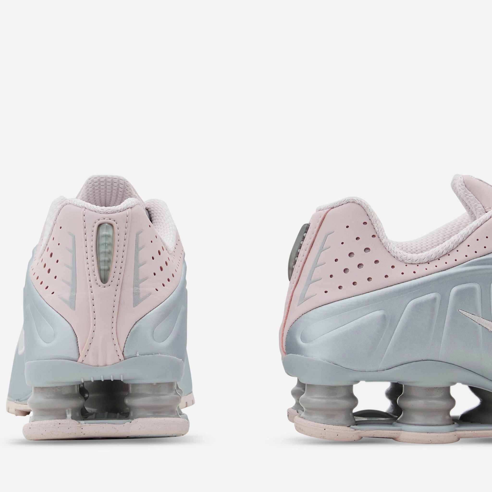 Women's Shox R4 Barely Rose | Metallic Platinum